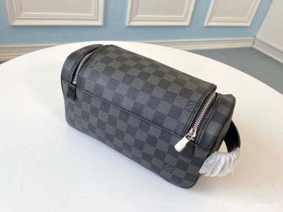 LOUIS POUCH VUITTON TOILETRY 0503